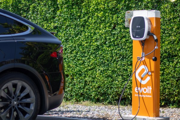 Electric vehicle deals plug in stations